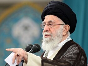 رهبر انقلاب:بعضی توصیه می‌کنند که با آمریکا کنار بیاییم/ معلوم است که نظام اسلامی محال است تسلیم چنین زورگویی شود